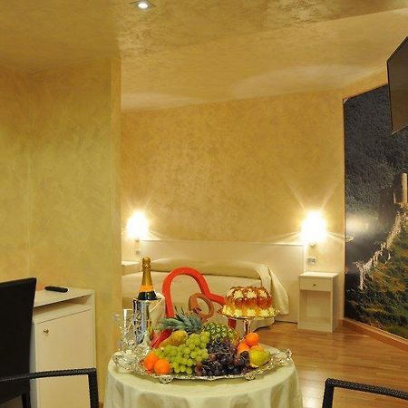 I Rocchi Hotel Tito Esterno foto