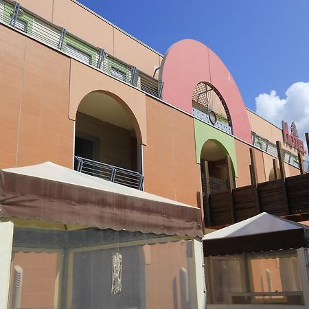 I Rocchi Hotel Tito Esterno foto