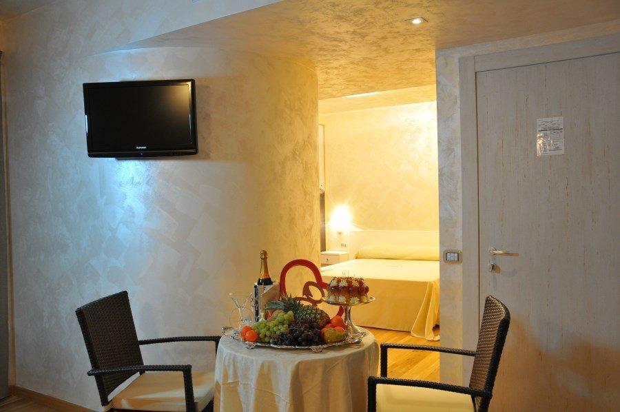 I Rocchi Hotel Tito Esterno foto