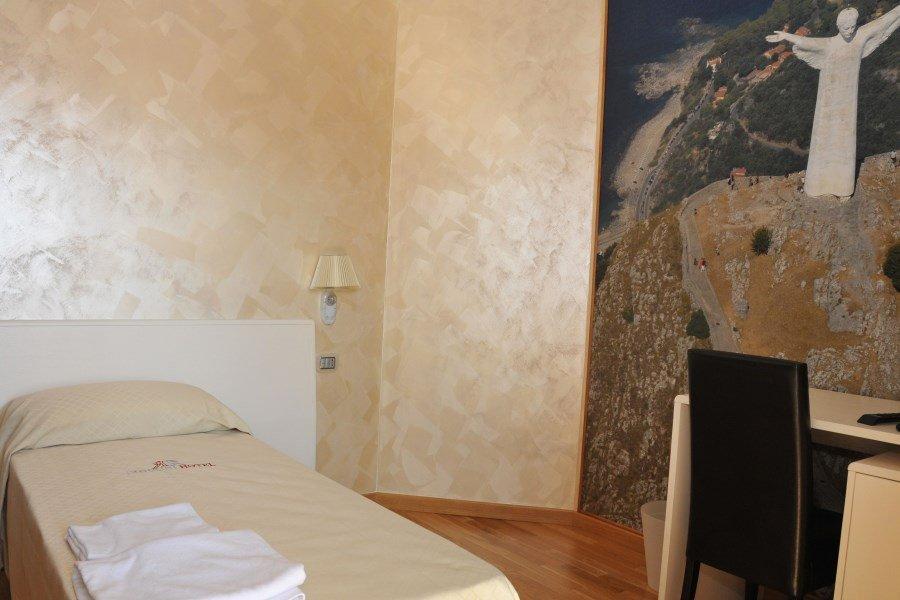 I Rocchi Hotel Tito Esterno foto