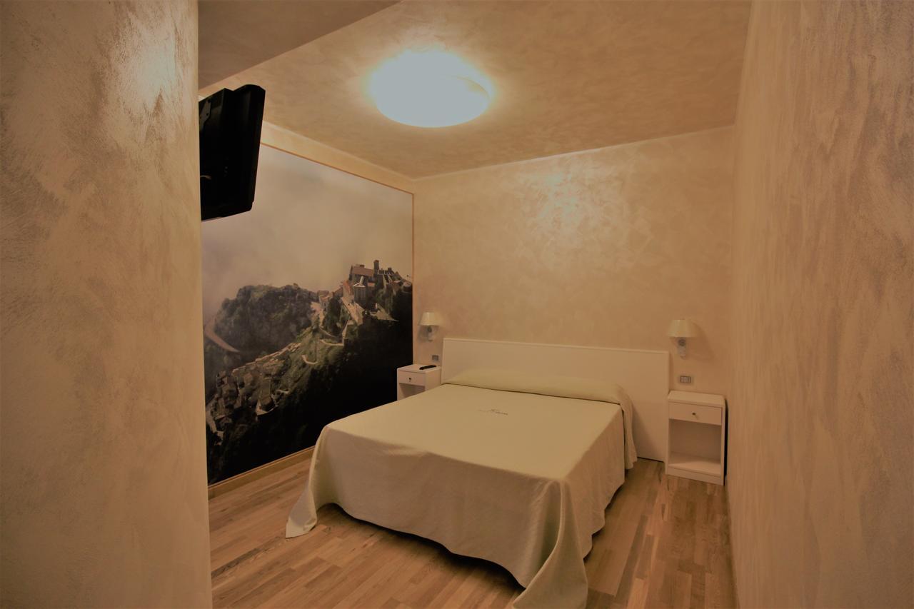 I Rocchi Hotel Tito Esterno foto