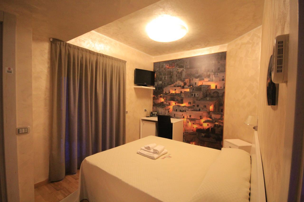 I Rocchi Hotel Tito Esterno foto