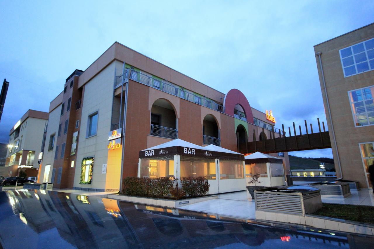 I Rocchi Hotel Tito Esterno foto