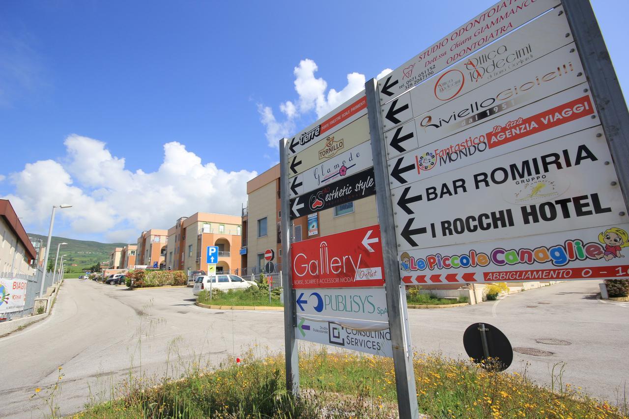 I Rocchi Hotel Tito Esterno foto